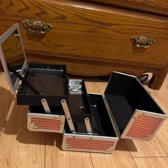 Frenessa Holographic pink makeup train case brand new - Picture 2 of 7